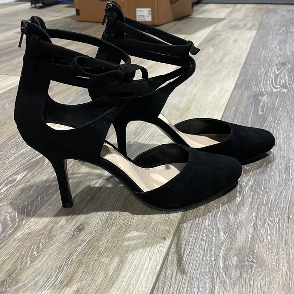 Women’s black dress shoes